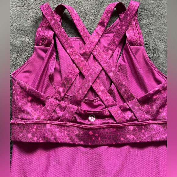 Lululemon Workout Athletic Tank Top with Built-in Sports Bra Size 6 in EUC - Picture 2 of 11